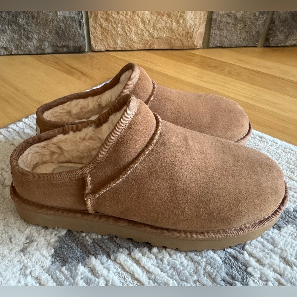UGG Classic Slipper - NWOT - 9